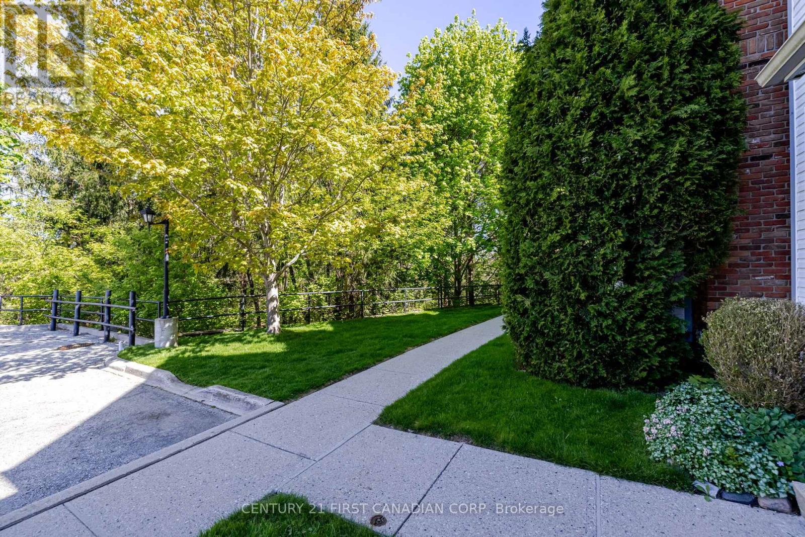 Photo 18 of 28 for 19 - 1415 Commissioners Road W