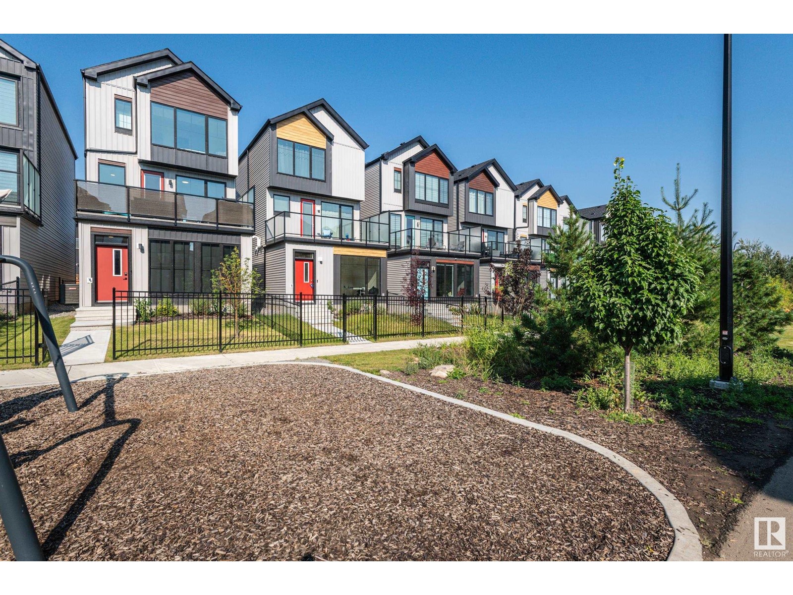 439 39 St Sw, Edmonton, Alberta  T6X 2X9 - Photo 2 - E4415154