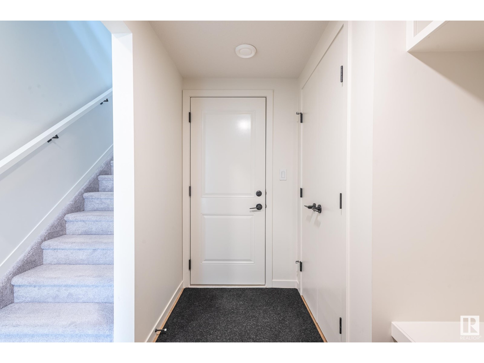 Property at 439 39 ST SW image 3