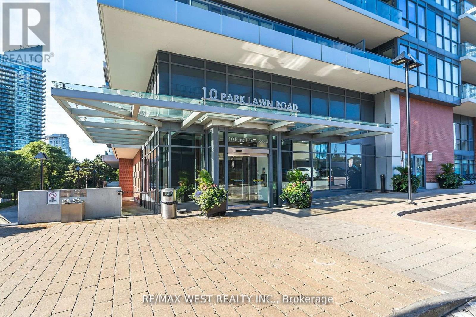 1705 - 10 Park Lawn Road, Toronto (Mimico), Ontario  M8Y 3H8 - Photo 3 - W12155008