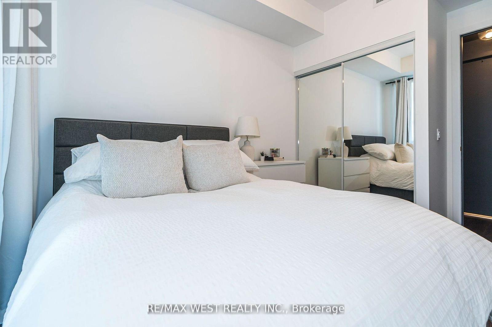 1705 - 10 Park Lawn Road, Toronto (Mimico), Ontario  M8Y 3H8 - Photo 8 - W12155008