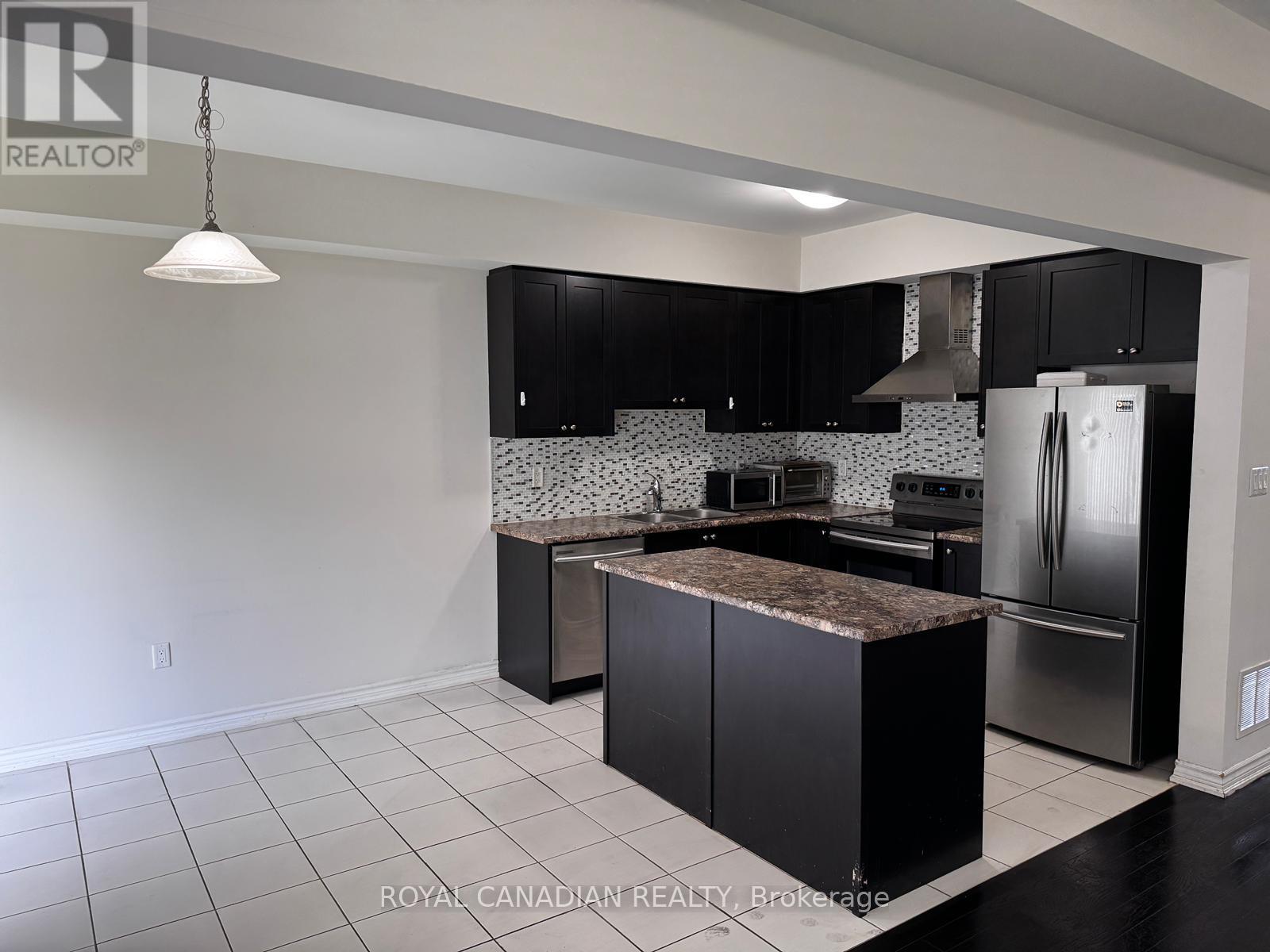 43 Yarmouth Street, Brampton, Ontario  L7A 4X5 - Photo 2 - W12155009