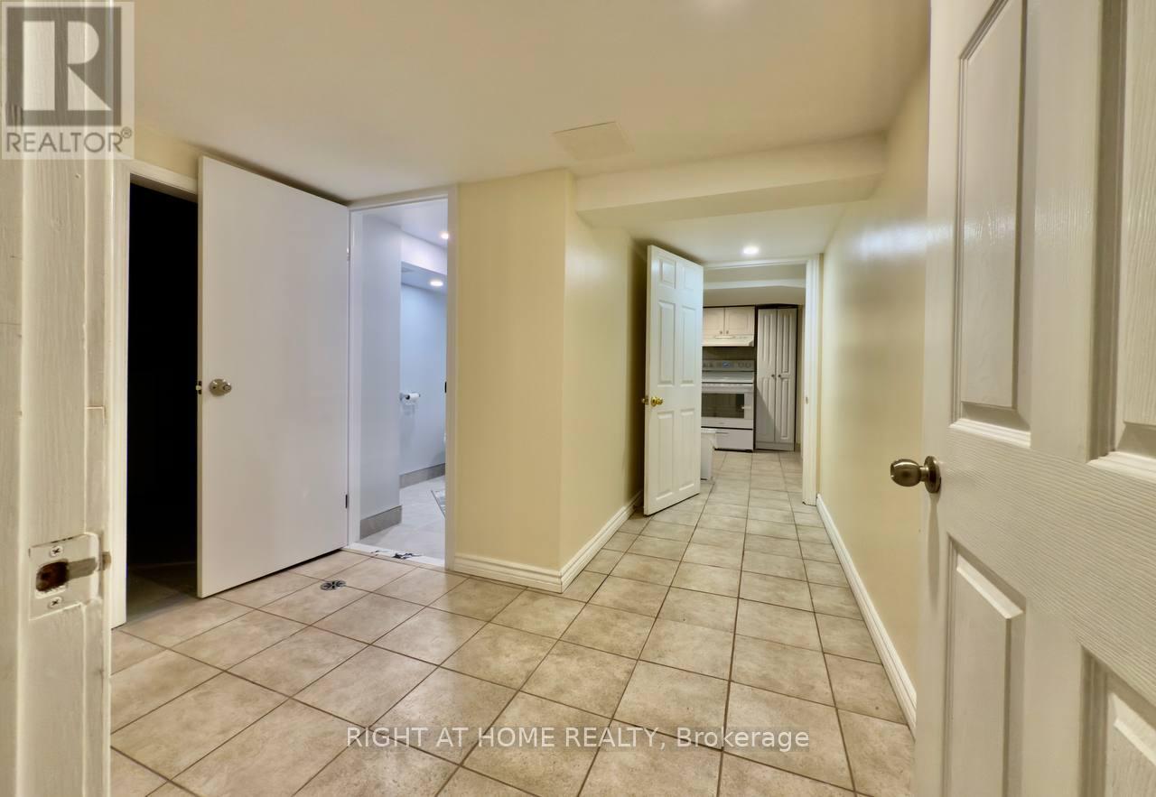 25 Burlingame Road, Toronto (Alderwood), Ontario  M8W 1Y7 - Photo 11 - W12155024