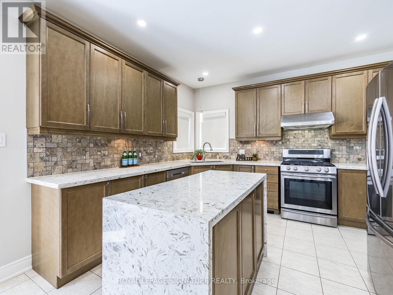 12 Northface Crescent, Brampton, Ontario  L6R 2X9 - Photo 20 - W12155104