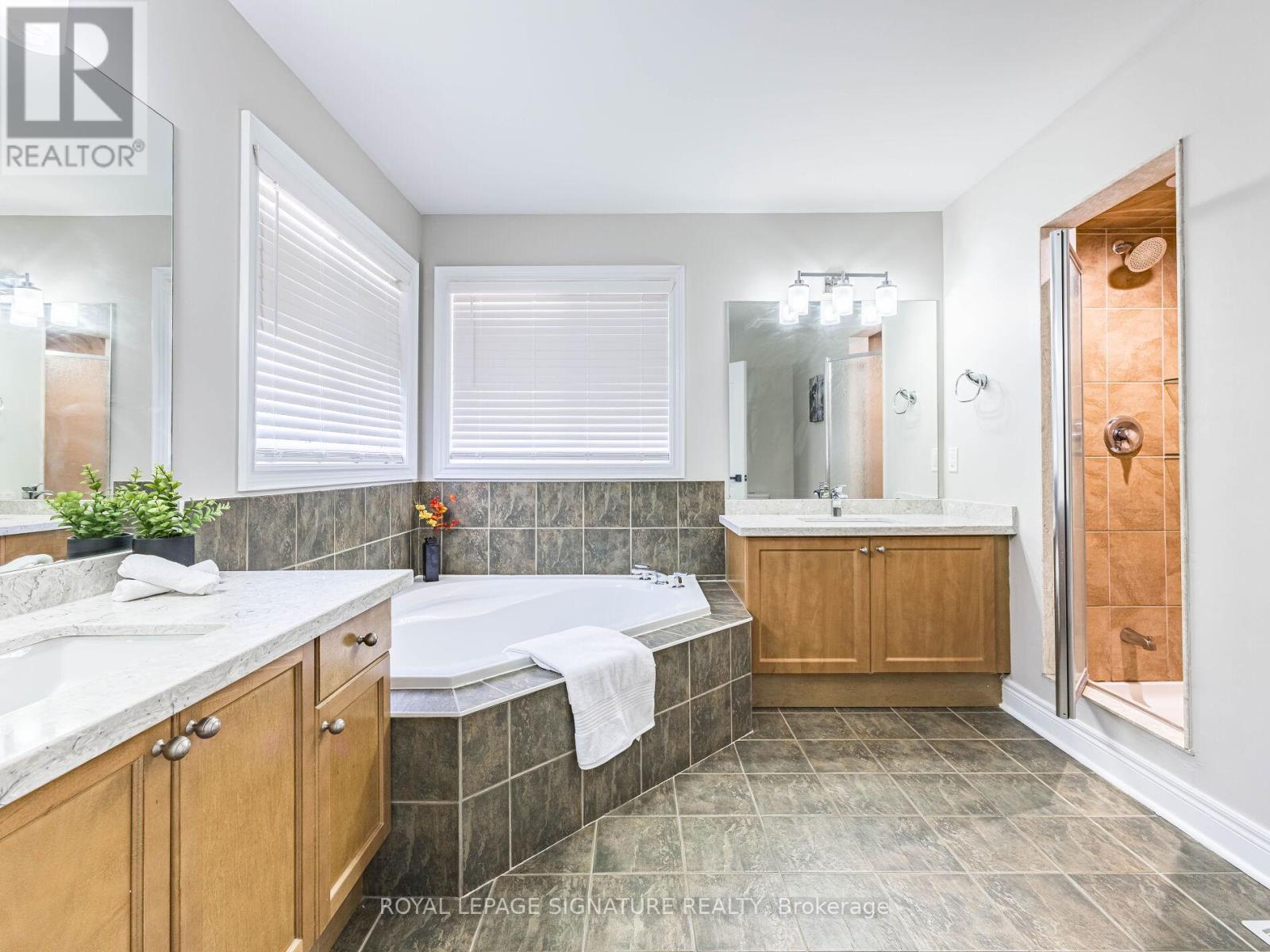 12 Northface Crescent, Brampton, Ontario  L6R 2X9 - Photo 26 - W12155104