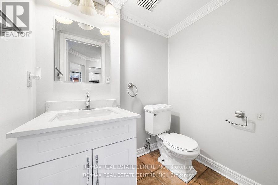 49 Hollowgrove Boulevard, Brampton, Ontario  L6P 1A9 - Photo 13 - W12155121