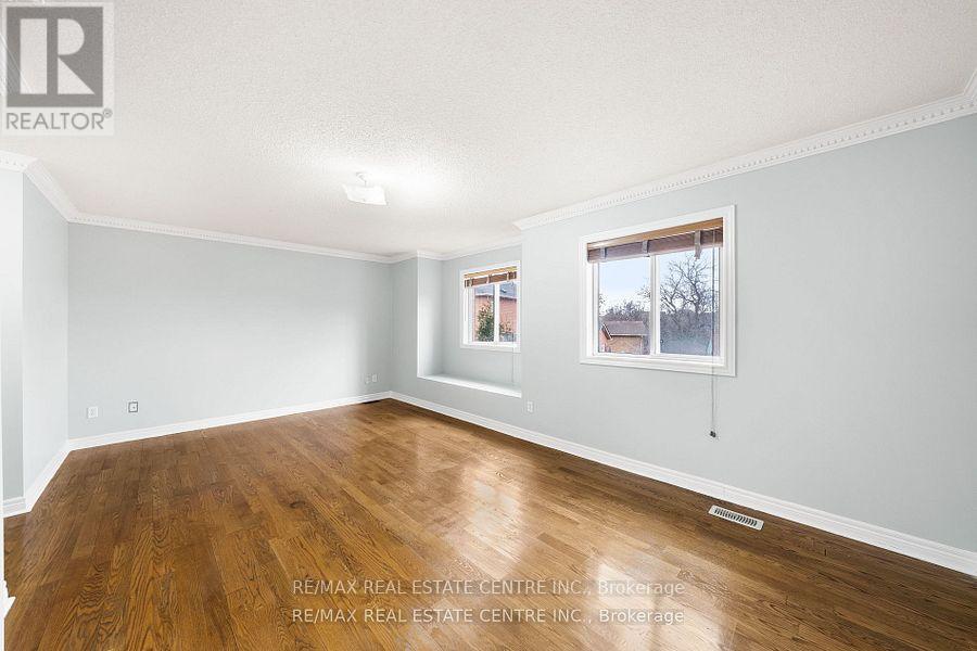 49 Hollowgrove Boulevard, Brampton, Ontario  L6P 1A9 - Photo 16 - W12155121