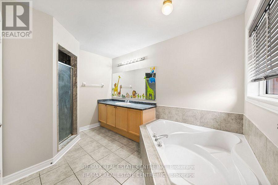 49 Hollowgrove Boulevard, Brampton, Ontario  L6P 1A9 - Photo 19 - W12155121