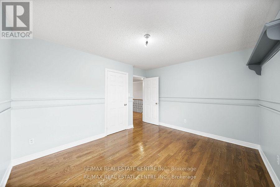 49 Hollowgrove Boulevard, Brampton, Ontario  L6P 1A9 - Photo 23 - W12155121