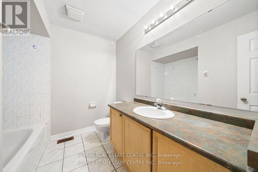 49 Hollowgrove Boulevard, Brampton, Ontario  L6P 1A9 - Photo 24 - W12155121