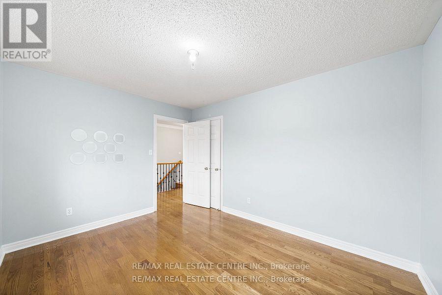 49 Hollowgrove Boulevard, Brampton, Ontario  L6P 1A9 - Photo 27 - W12155121