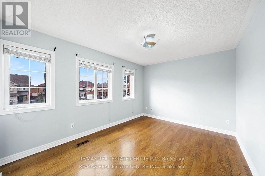 49 Hollowgrove Boulevard, Brampton, Ontario  L6P 1A9 - Photo 28 - W12155121