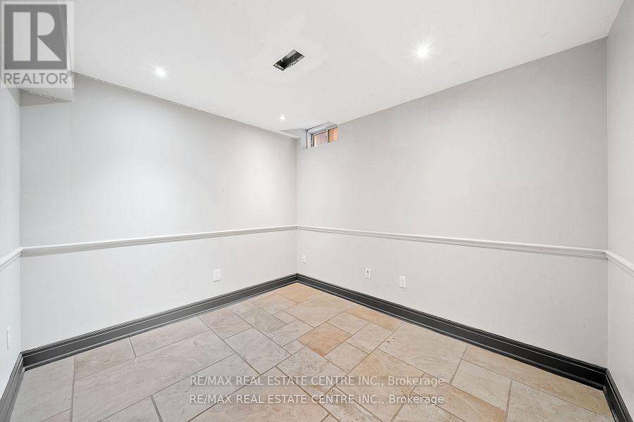 49 Hollowgrove Boulevard, Brampton, Ontario  L6P 1A9 - Photo 36 - W12155121