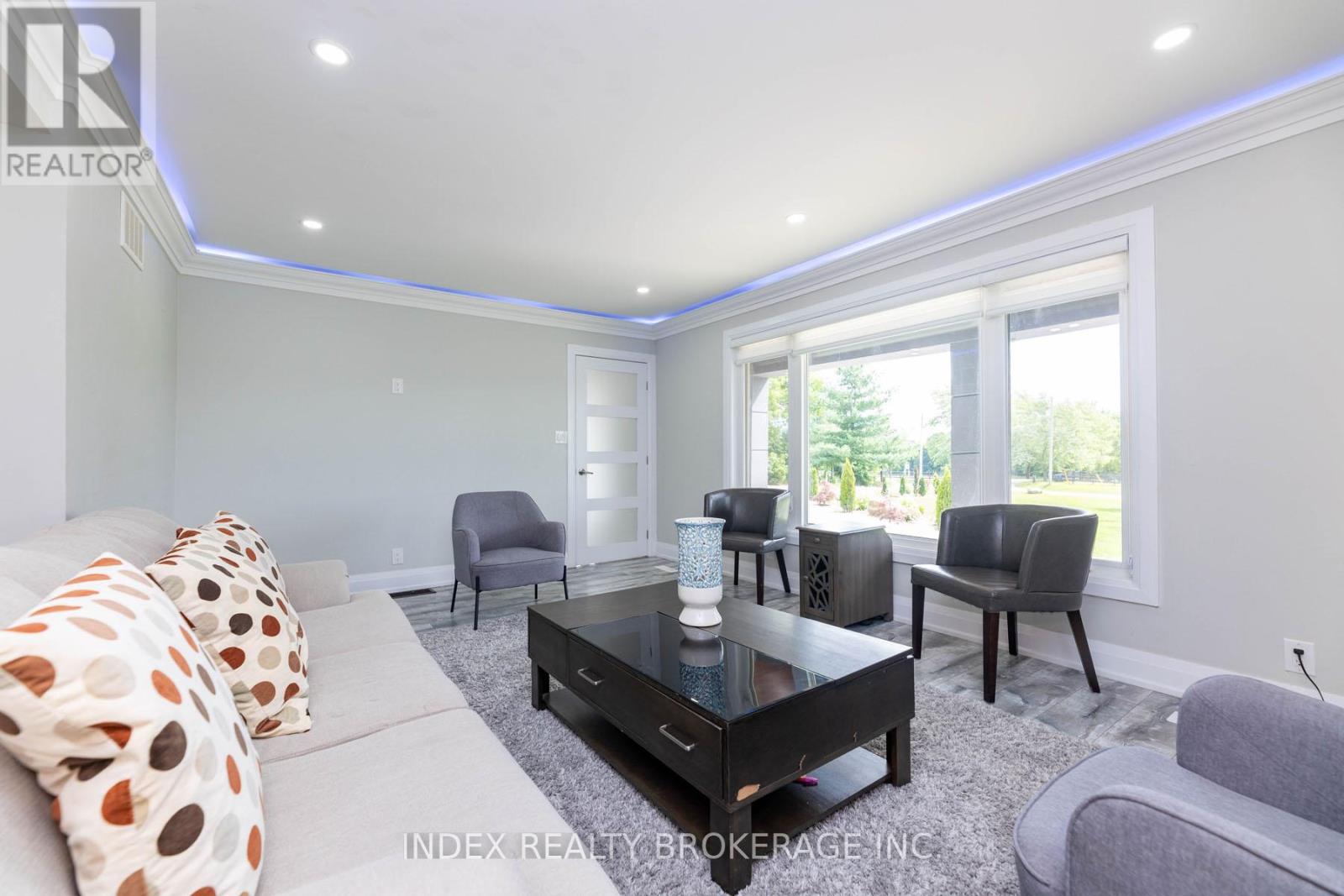 15277 Dixie Road, Caledon, Ontario  L7C 2N1 - Photo 9 - W12155154