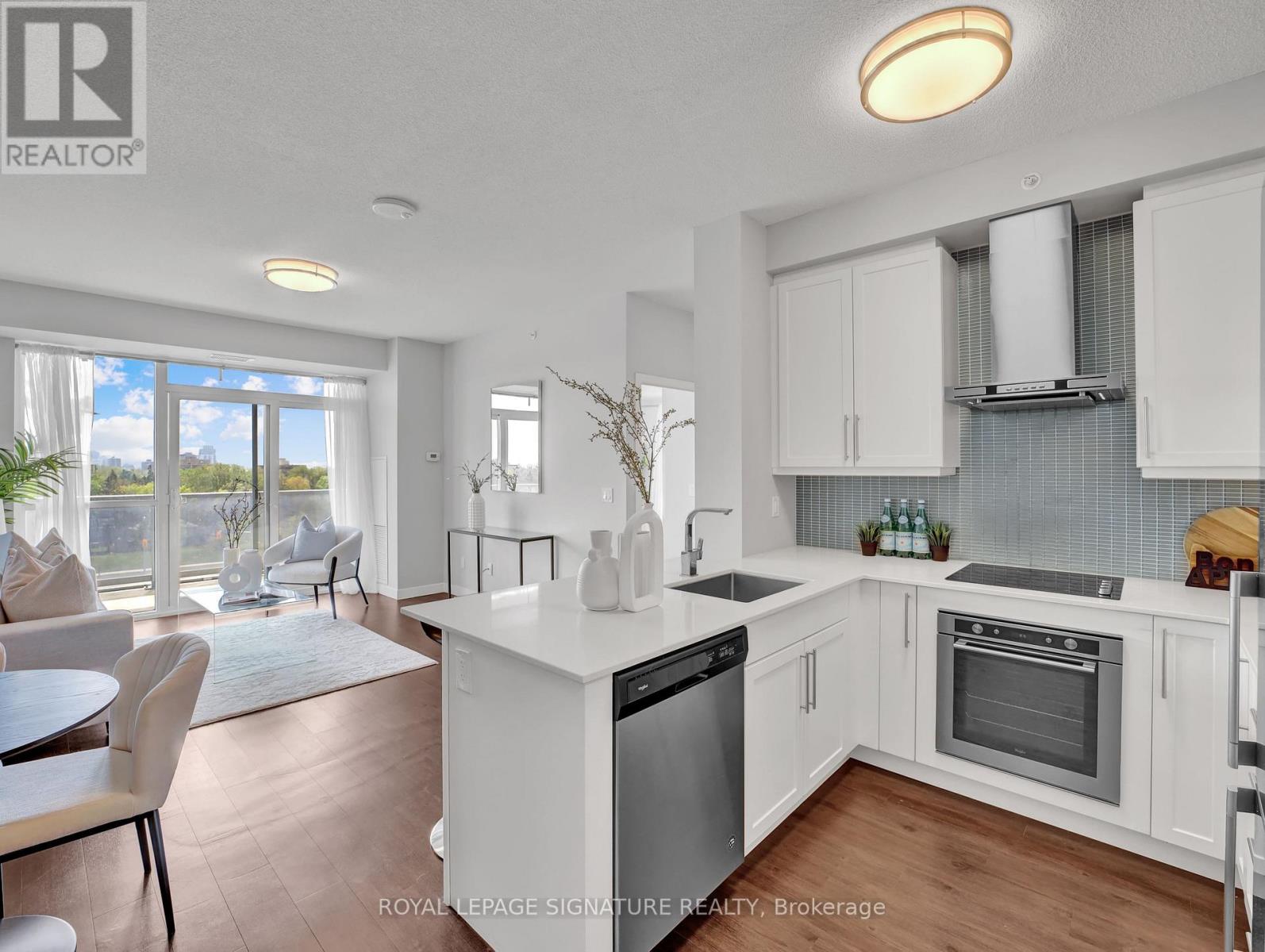 610 - 2081 Fairview Street, Burlington, Ontario  L7R 0E4 - Photo 2 - W12155166