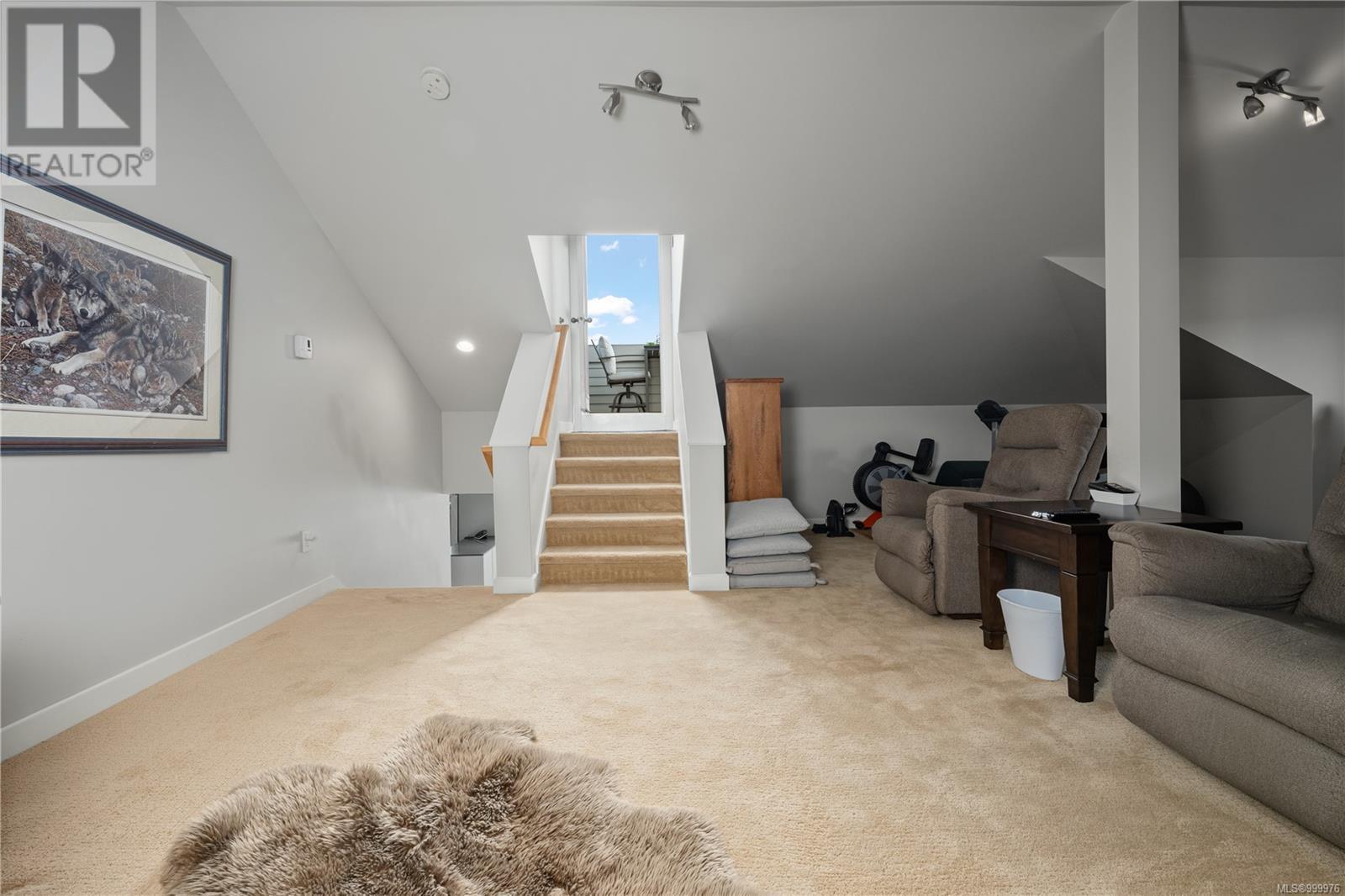 Property at 3724 Glen Oaks Dr image 3
