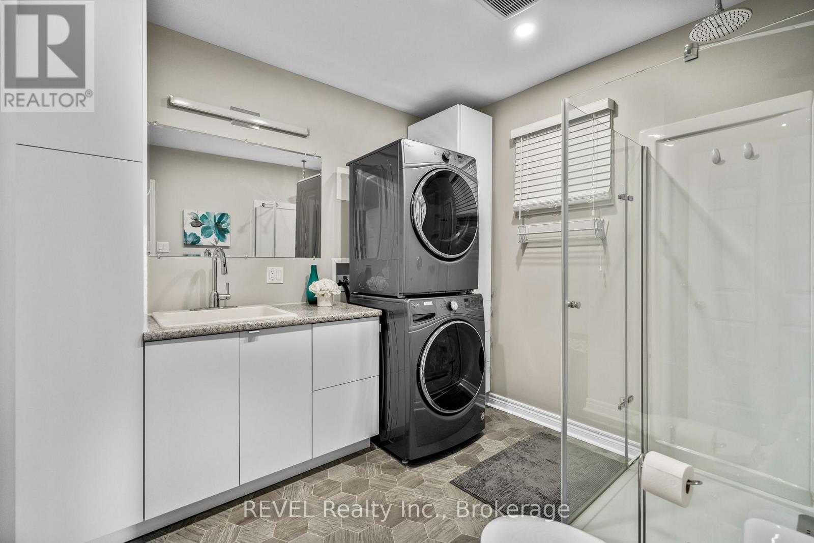 307 Burgar Street, Welland, Ontario  L3B 2T6 - Photo 12 - X12155227
