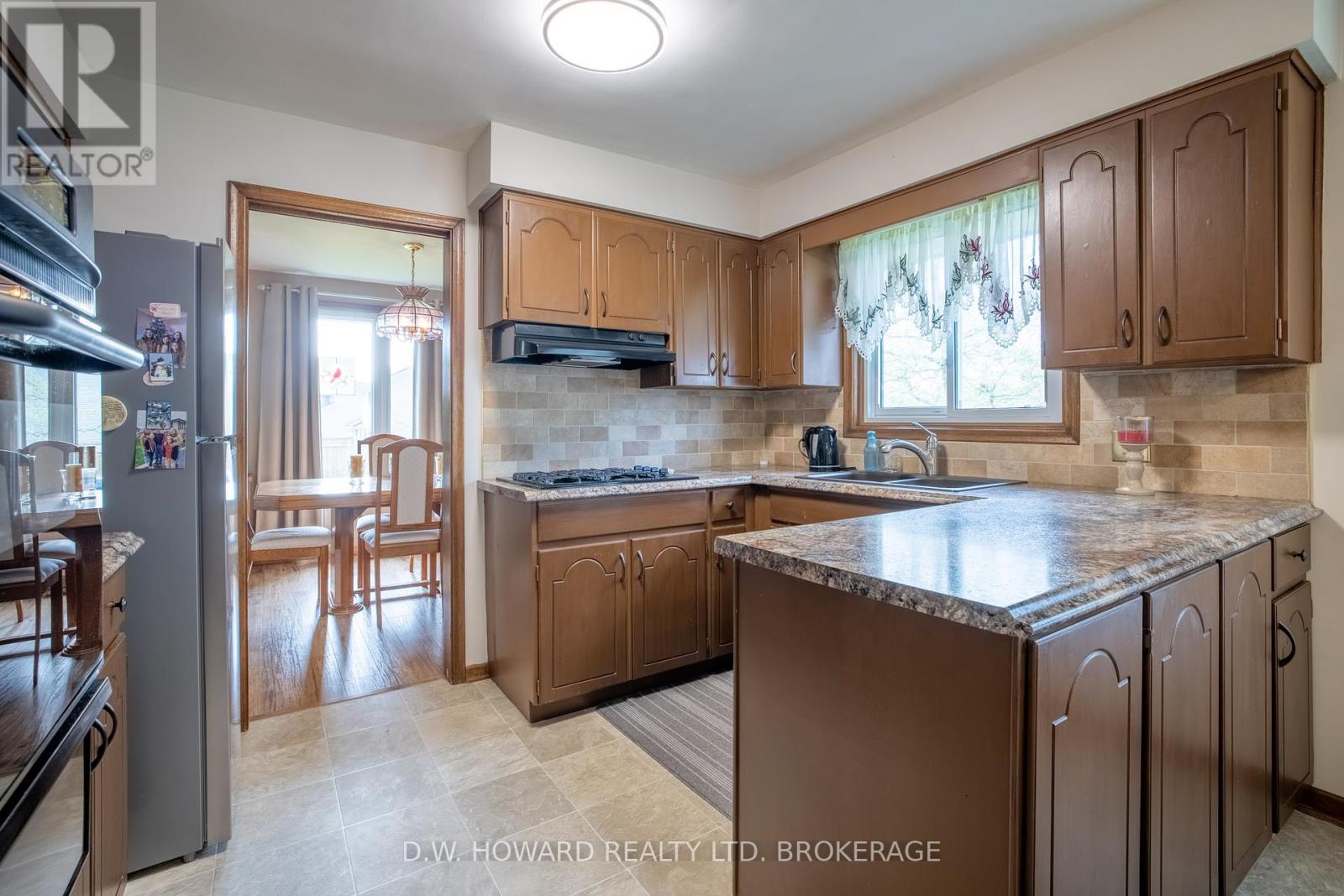 2495 Coral Avenue, Fort Erie (Stevensville), Ontario  L0S 1S0 - Photo 11 - X12155261