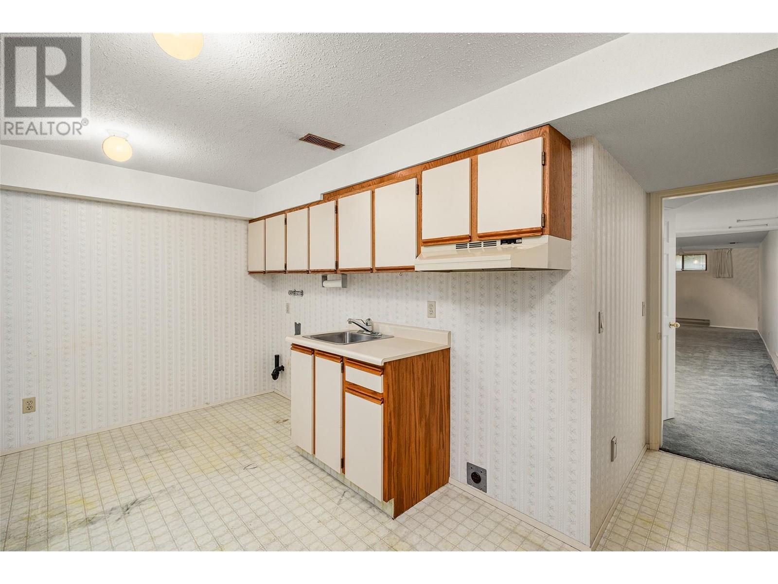 2200 Gordon Drive Unit# 82, Kelowna, British Columbia  V1Y 8T7 - Photo 29 - 10348375