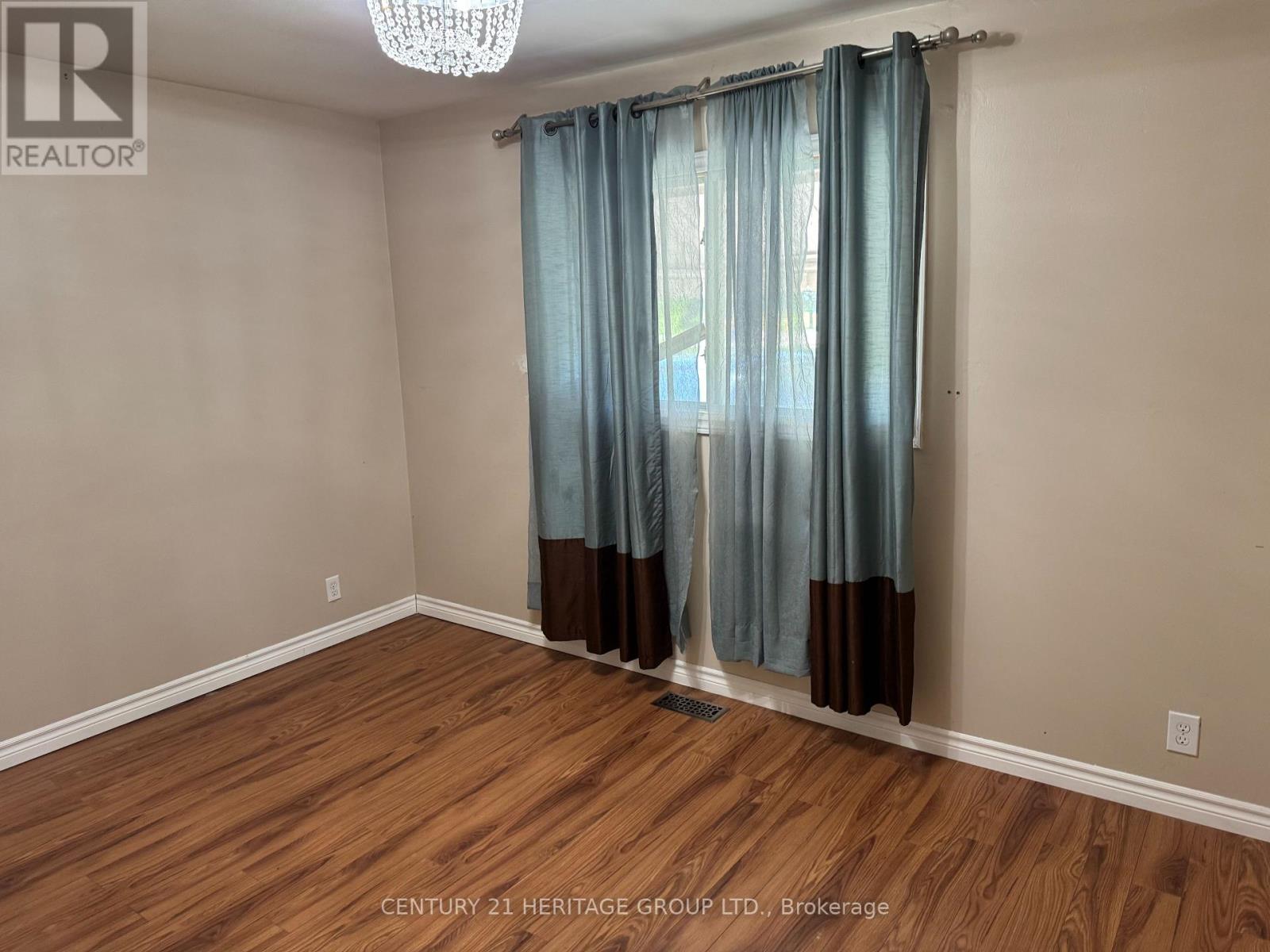 508 Greenfield Avenue, Kitchener, Ontario  N2C 1G2 - Photo 7 - X12155069