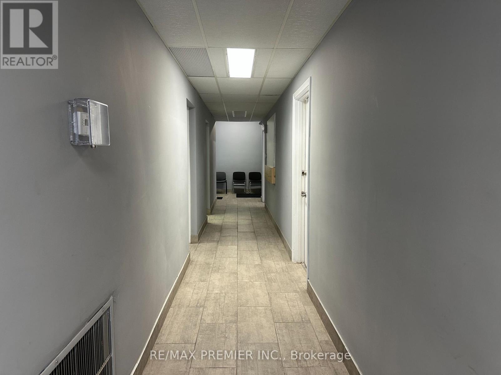 M04-A - 70 King Street E, Hamilton (Stoney Creek), Ontario  L8G 1K2 - Photo 4 - X12155070