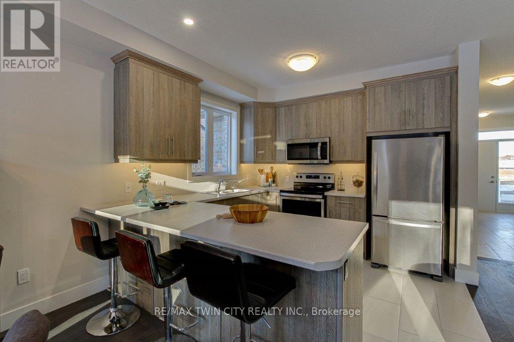 2258 Southport Crescent N, London South, Ontario  N6M 0A1 - Photo 12 - X12155090