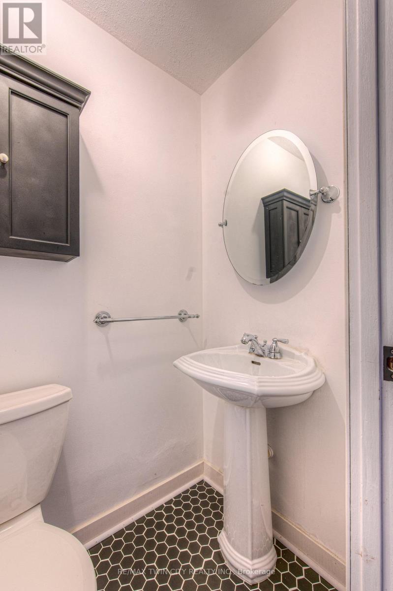 22 Dundonald Road, Cambridge, Ontario  N1S 3H3 - Photo 11 - X12155093