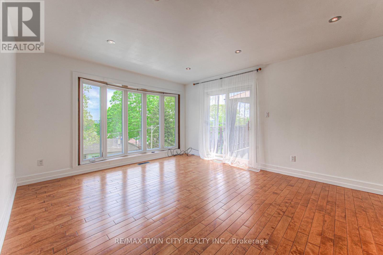 22 Dundonald Road, Cambridge, Ontario  N1S 3H3 - Photo 13 - X12155093