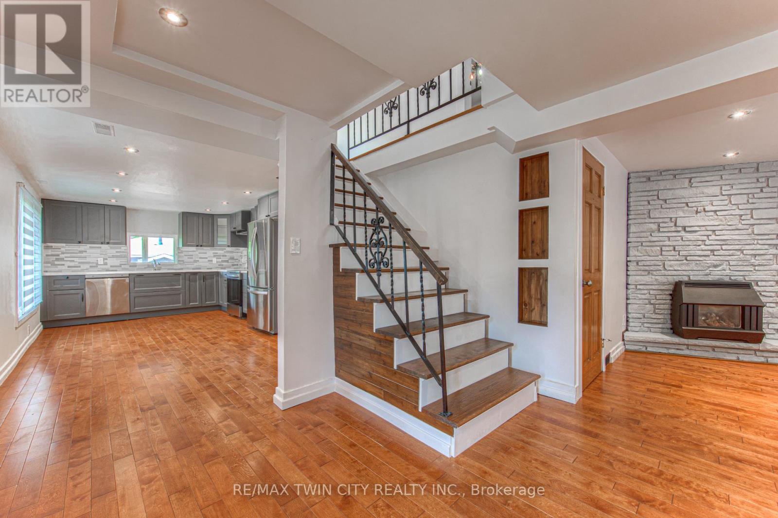 22 Dundonald Road, Cambridge, Ontario  N1S 3H3 - Photo 4 - X12155093