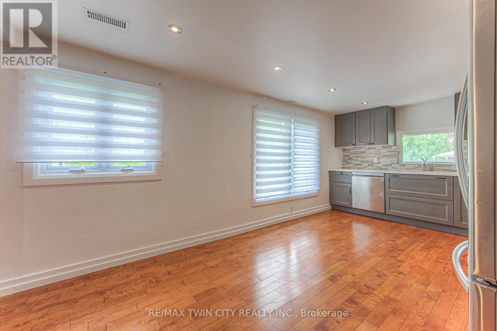 22 Dundonald Road, Cambridge, Ontario  N1S 3H3 - Photo 7 - X12155093