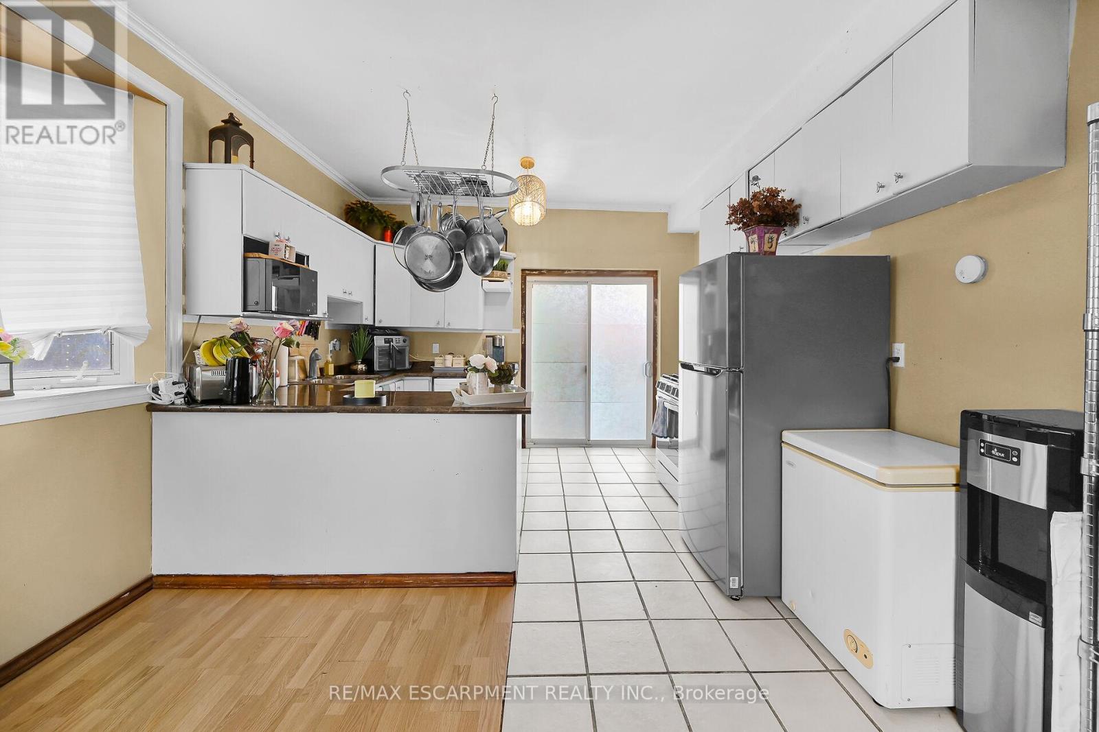 37 Talbot Road, Haldimand, Ontario  N0A 1C0 - Photo 11 - X12155095