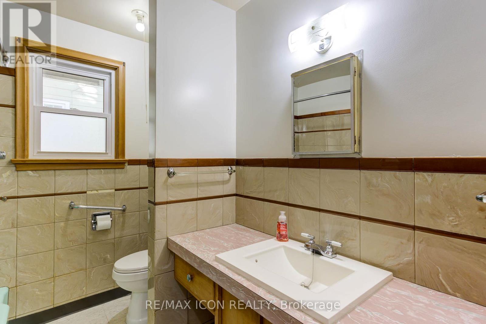385 Main Street S, Wellington North, Ontario  N0G 2L3 - Photo 11 - X12155105