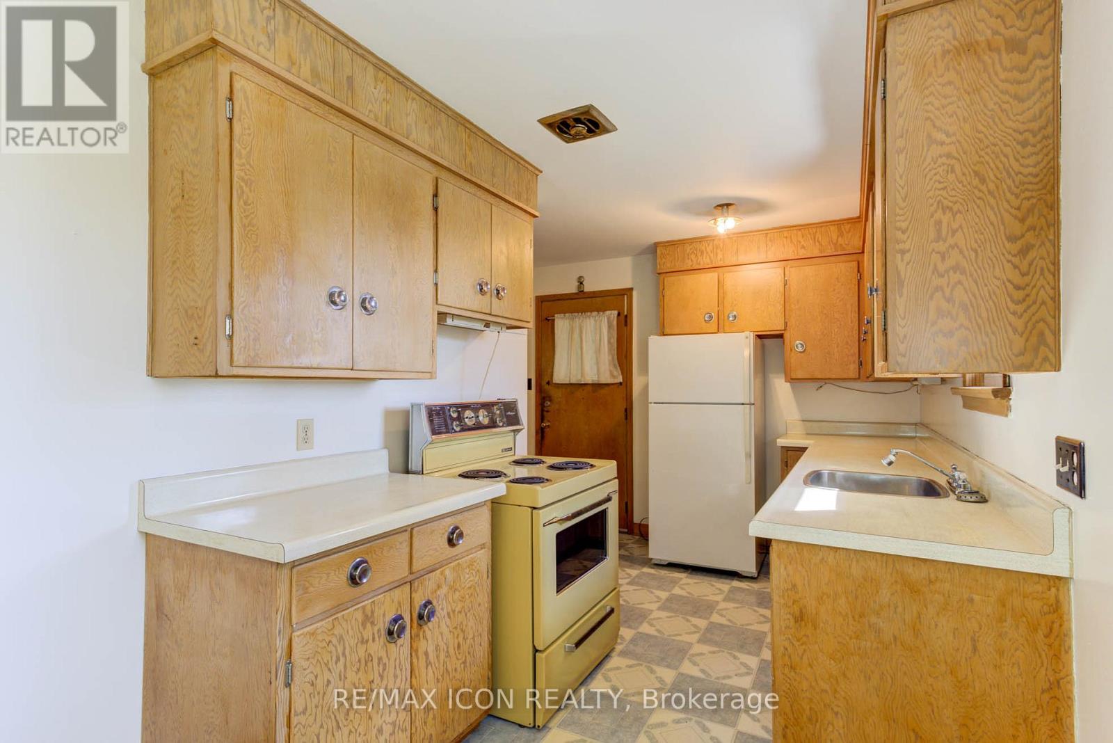 385 Main Street S, Wellington North, Ontario  N0G 2L3 - Photo 16 - X12155105