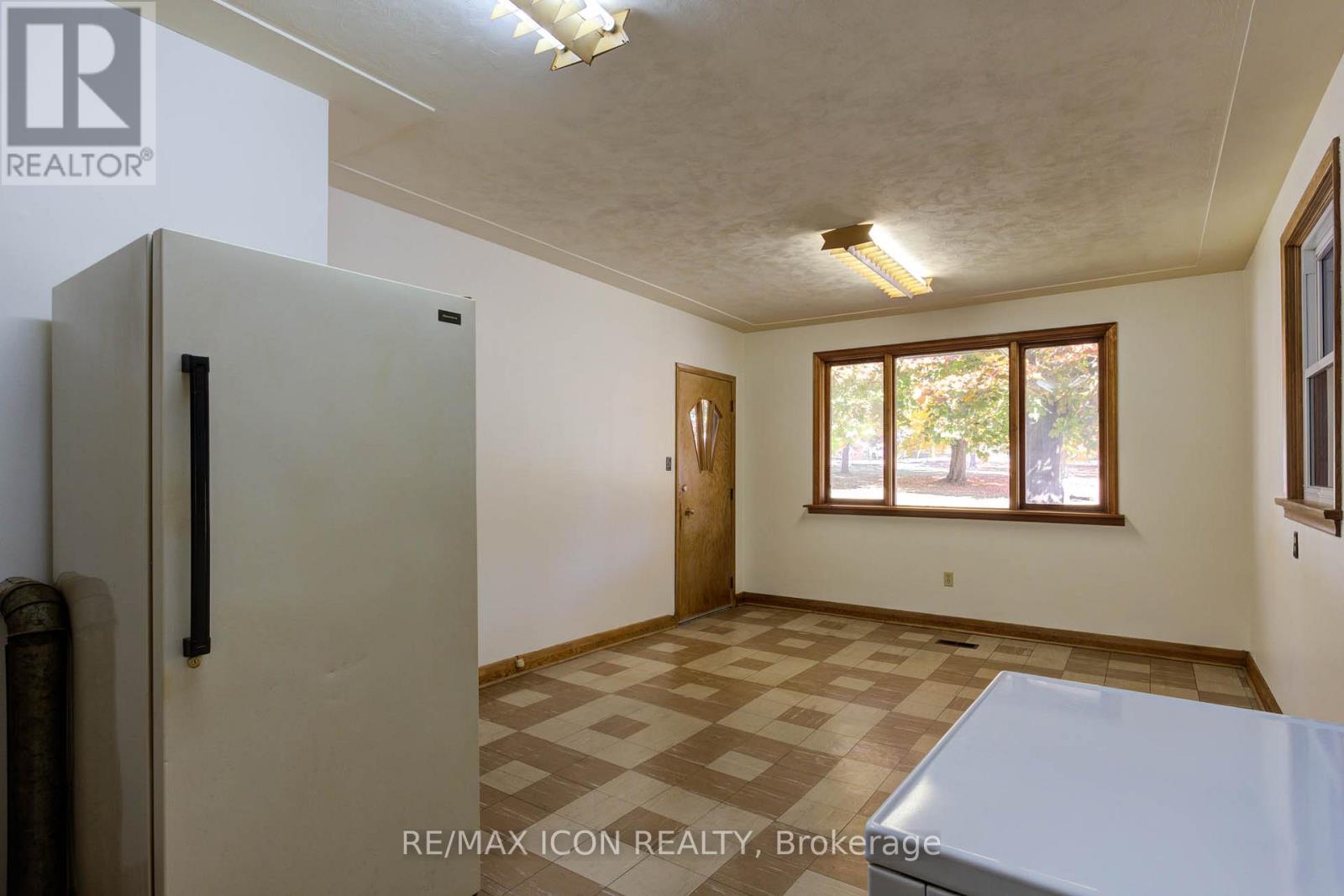 385 Main Street S, Wellington North, Ontario  N0G 2L3 - Photo 19 - X12155105