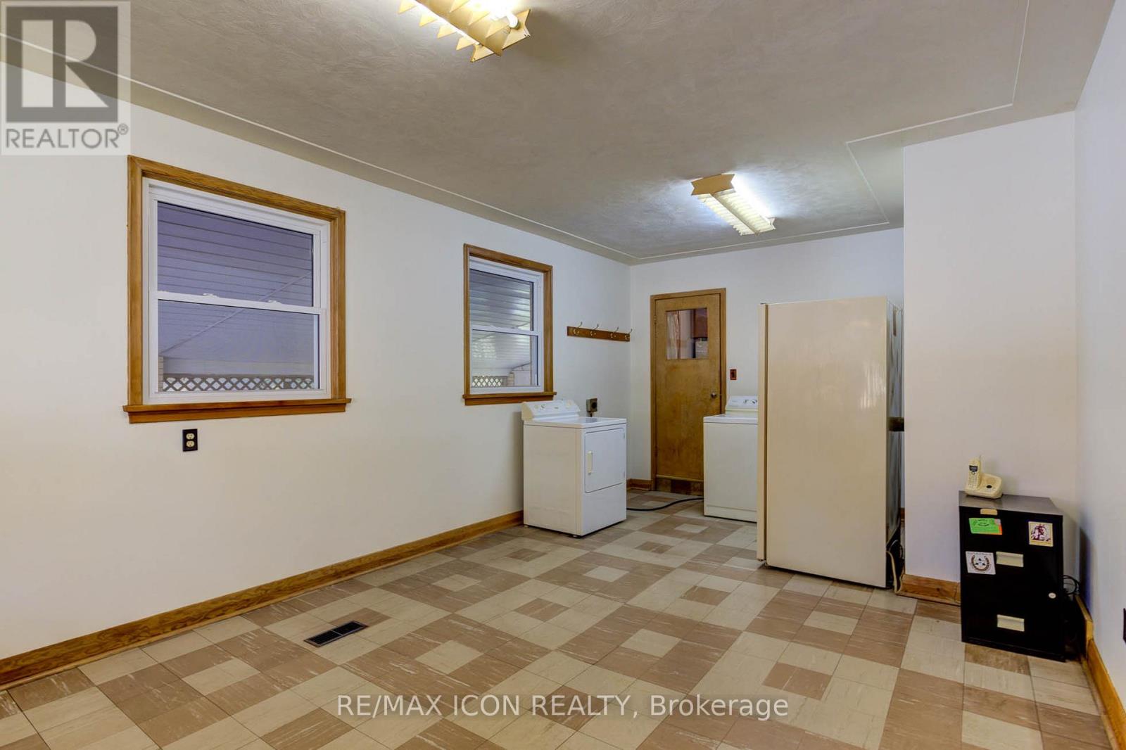 385 Main Street S, Wellington North, Ontario  N0G 2L3 - Photo 21 - X12155105