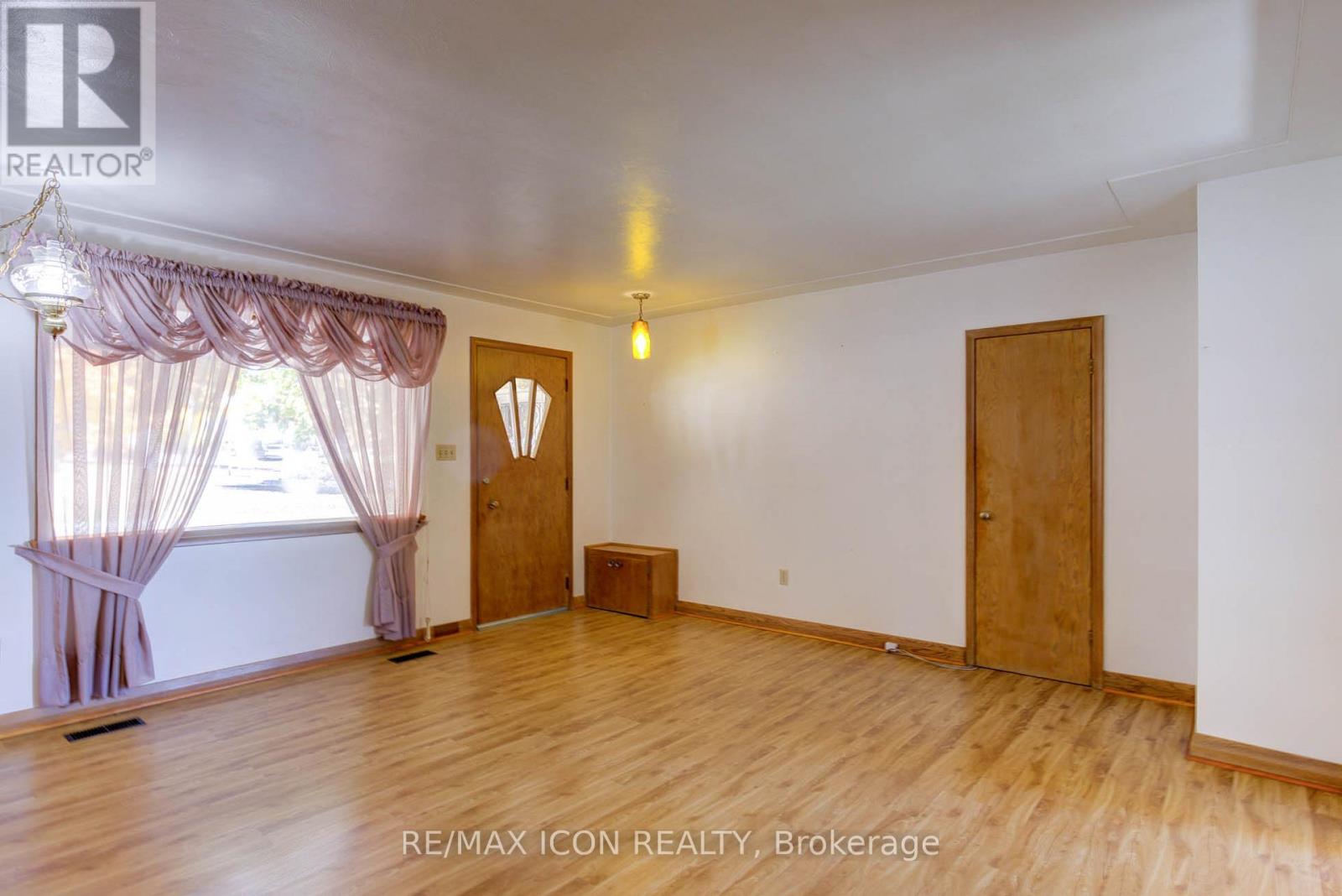385 Main Street S, Wellington North, Ontario  N0G 2L3 - Photo 9 - X12155105