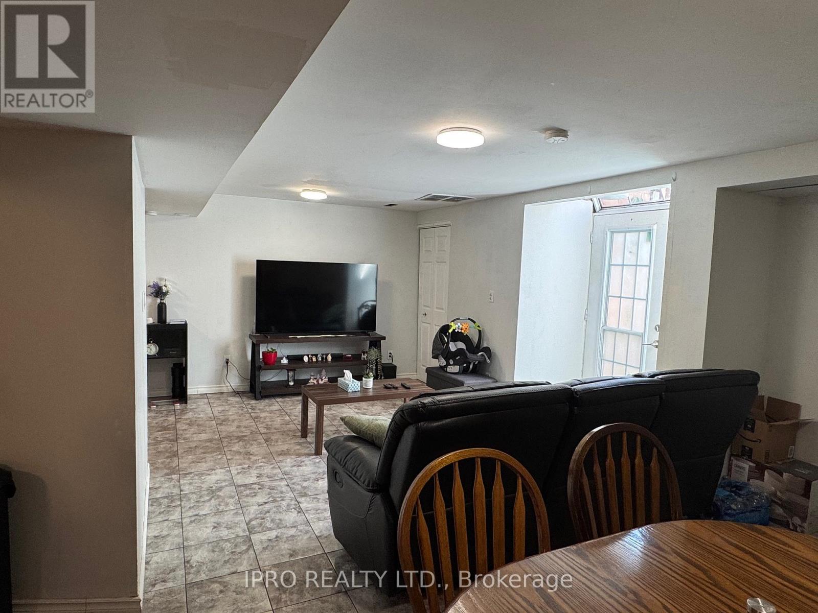 1525 South Pacific Avenue, Windsor, Ontario  N8X 4Z6 - Photo 24 - X12155107