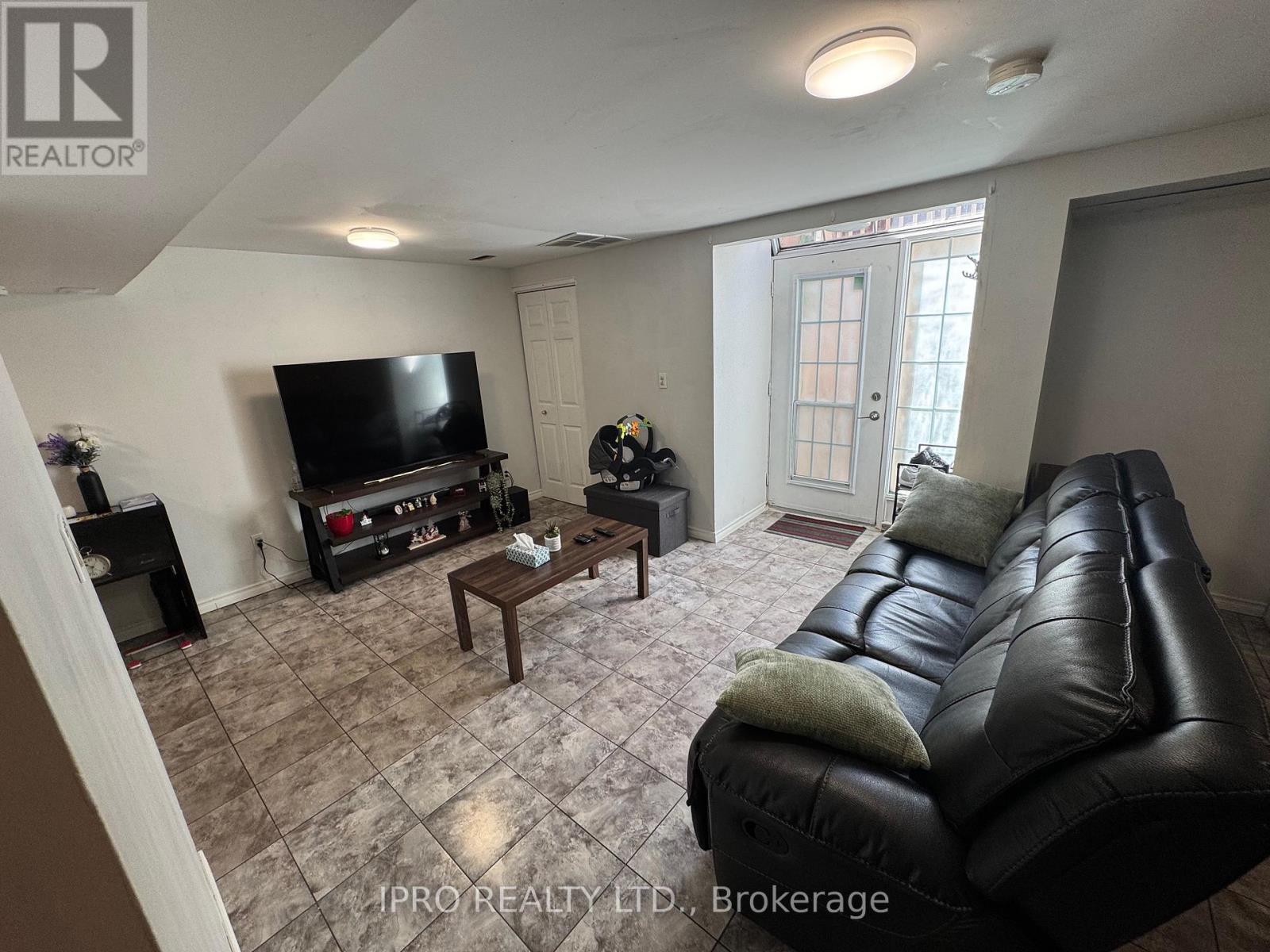 1525 South Pacific Avenue, Windsor, Ontario  N8X 4Z6 - Photo 25 - X12155107