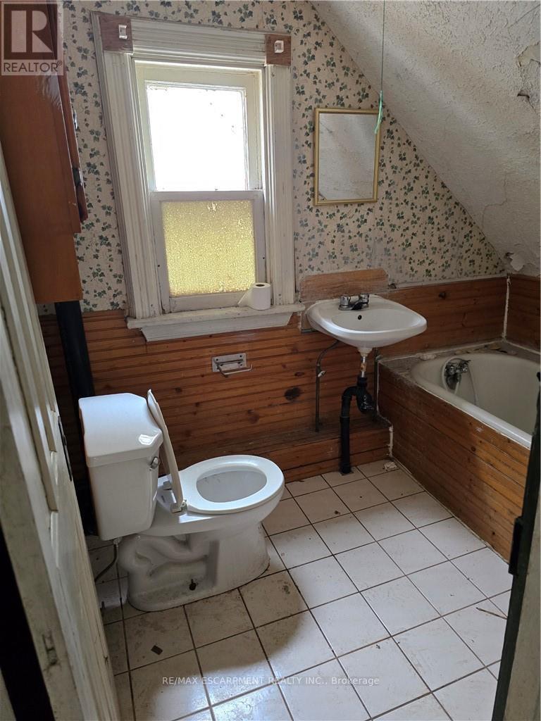 138 Sanford Avenue N, Hamilton, Ontario  L8L 5Z5 - Photo 6 - X12155112