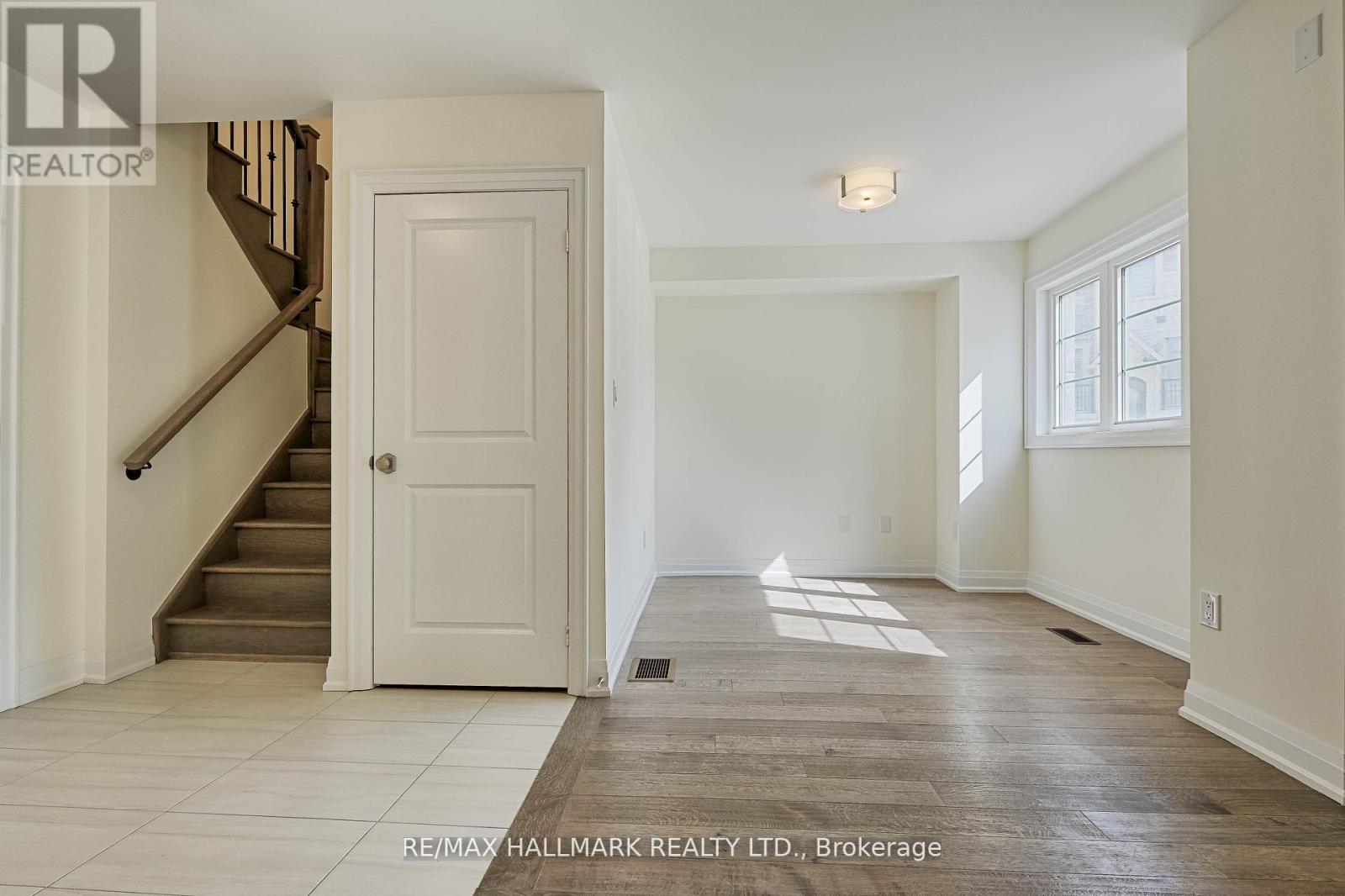 28 Gardeners Lane, Markham (Angus Glen), Ontario  L6C 3L5 - Photo 12 - N12139837