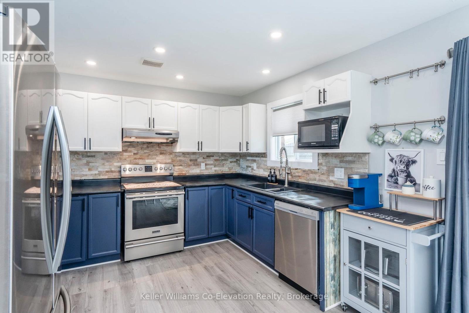 Property at 56 BYRNES CRESCENT image 4