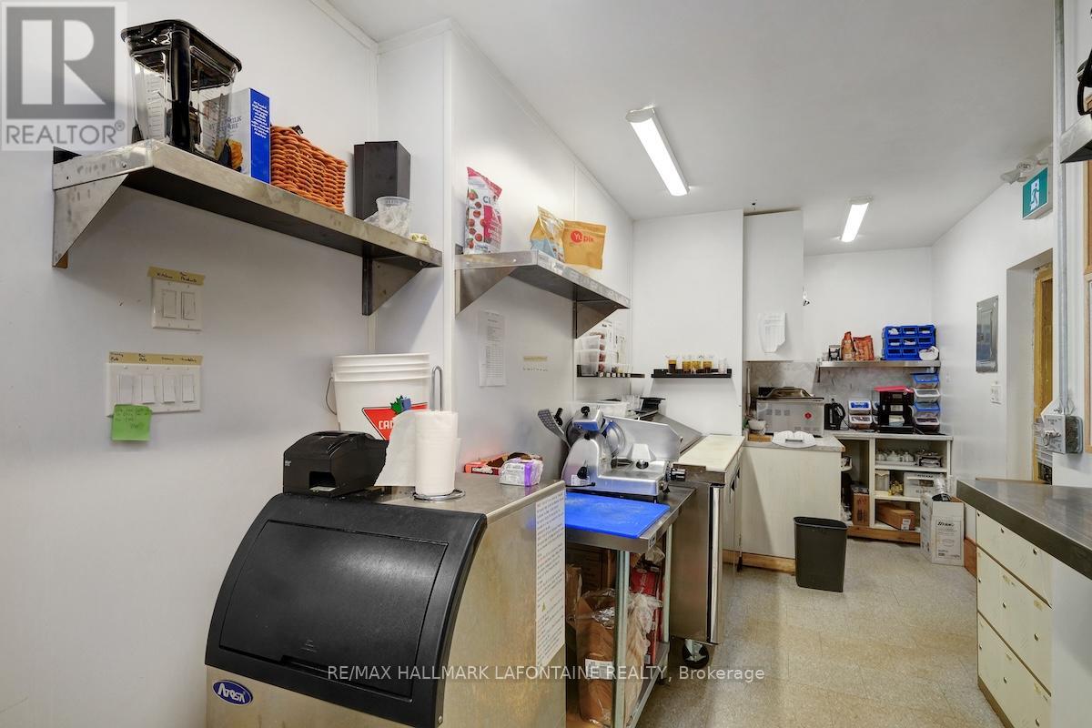 100 Gore Street E, Perth, Ontario  K7H 1J3 - Photo 24 - X12155250