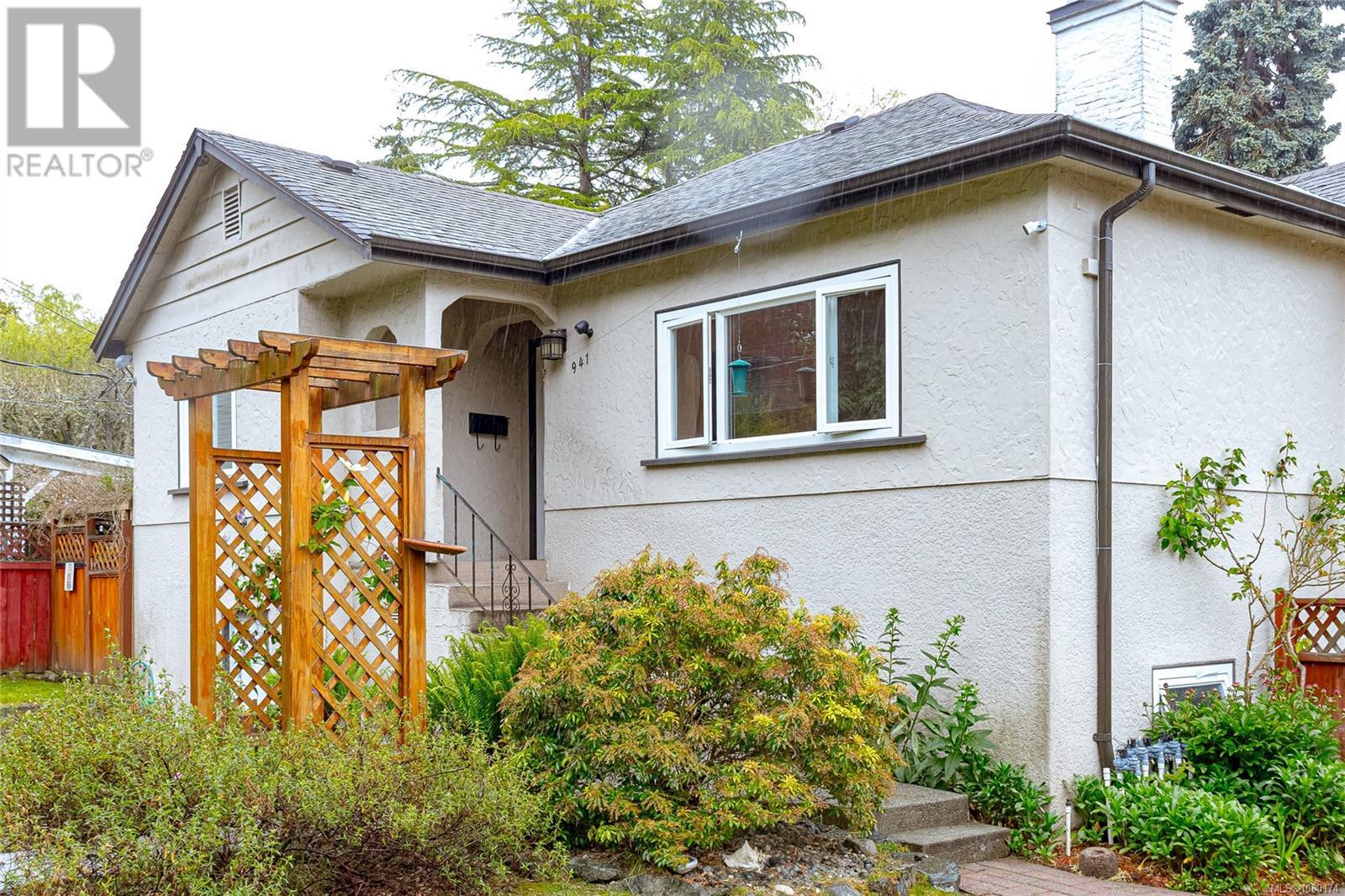 941 Dunn Ave, Saanich, British Columbia  V8X 2Z5 - Photo 2 - 1000174