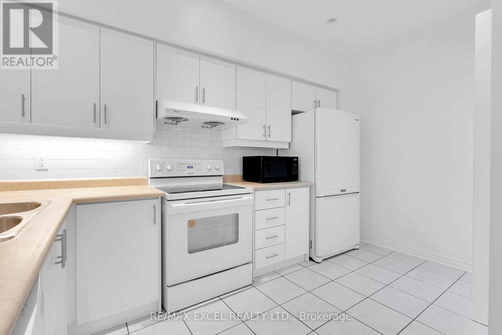16 - 23 St Moritz Way, Markham, Ontario  L3R 4G4 - Photo 8 - N12153395