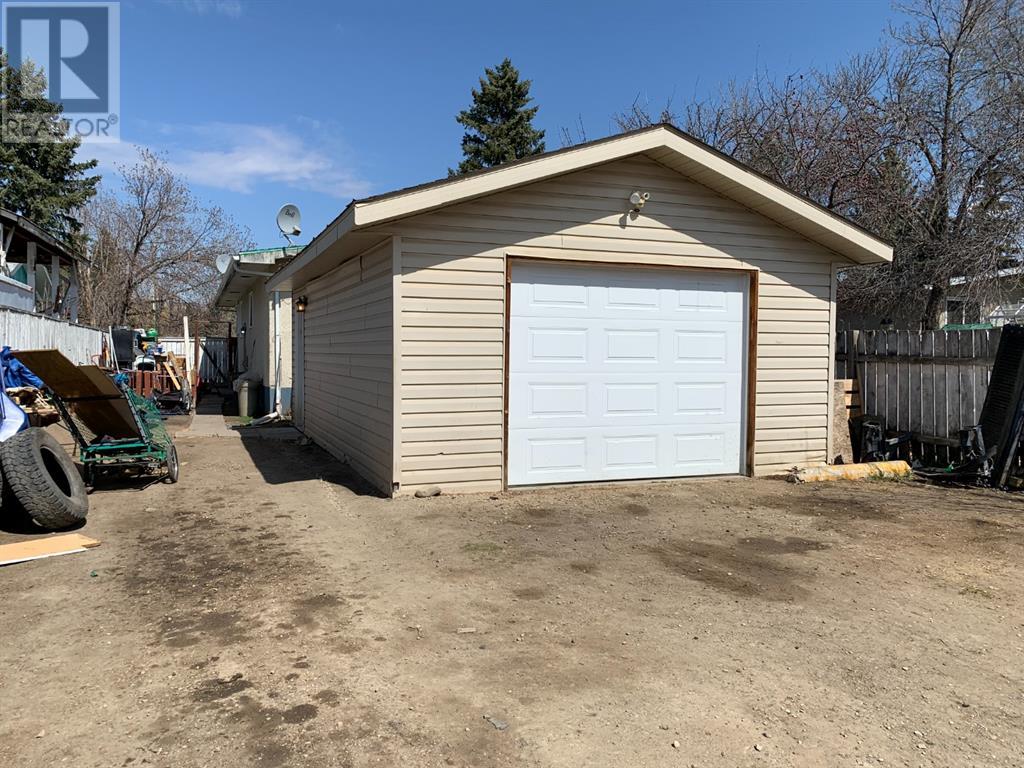 Property at 6007 59 Street image 4