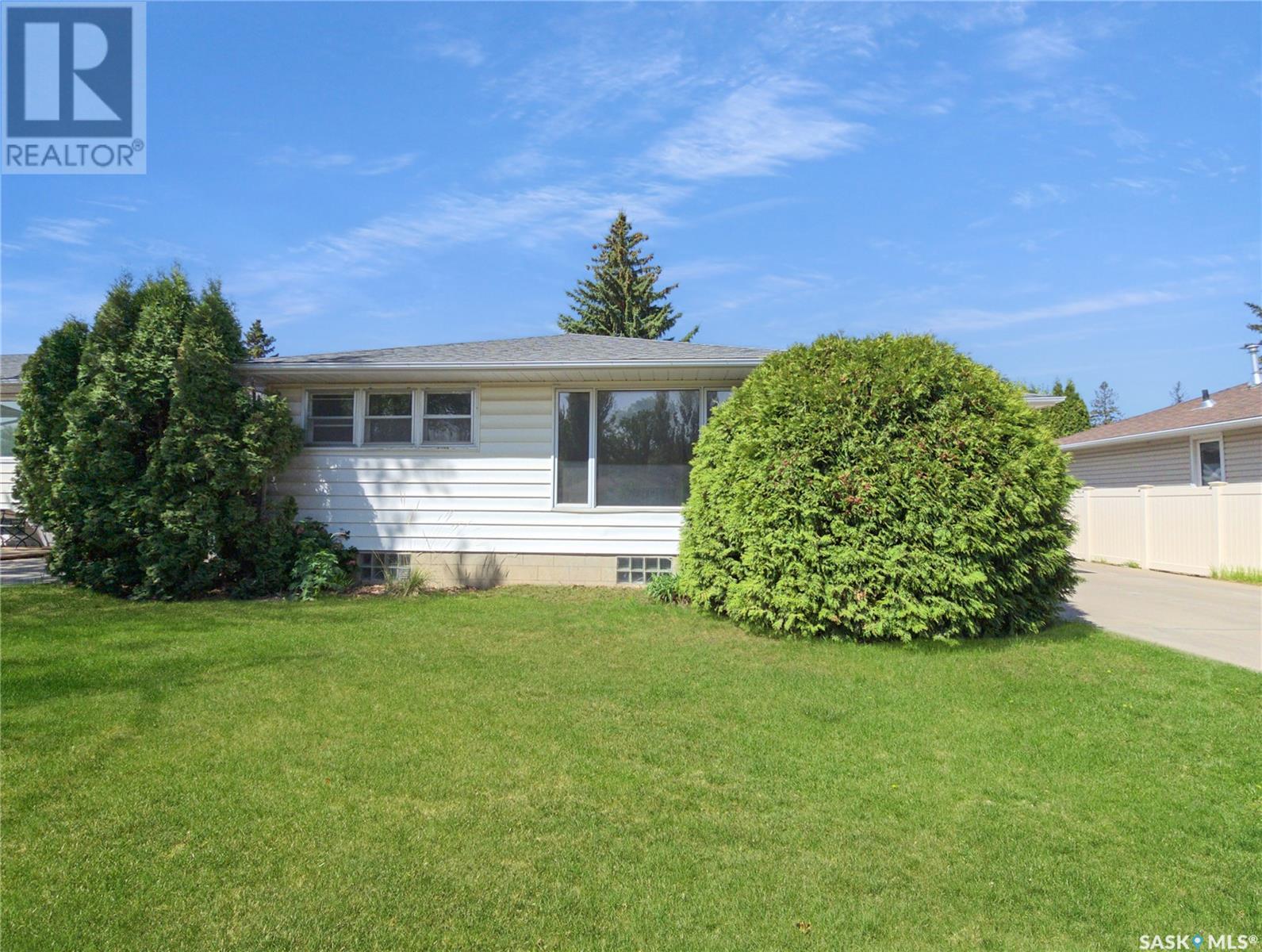 Property at 1518 Cumberland AVENUE S image 4