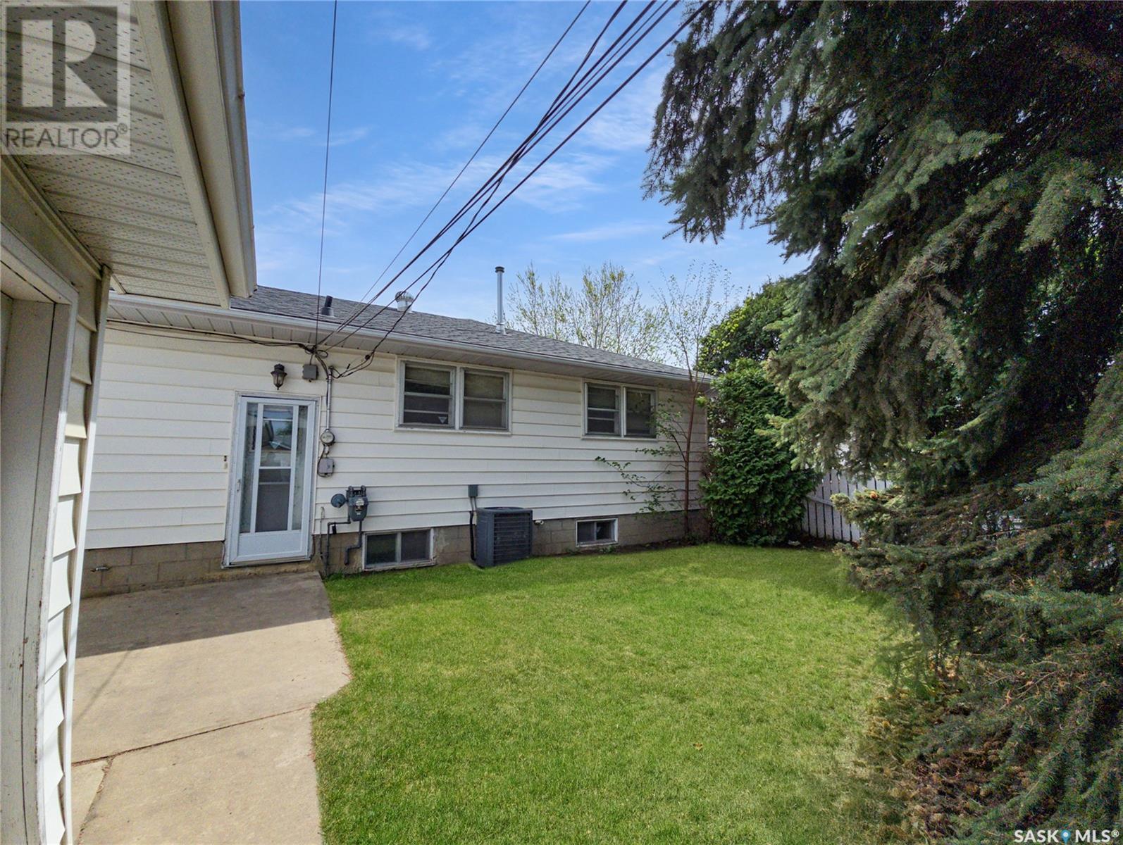 Property at 1518 Cumberland AVENUE S image 5