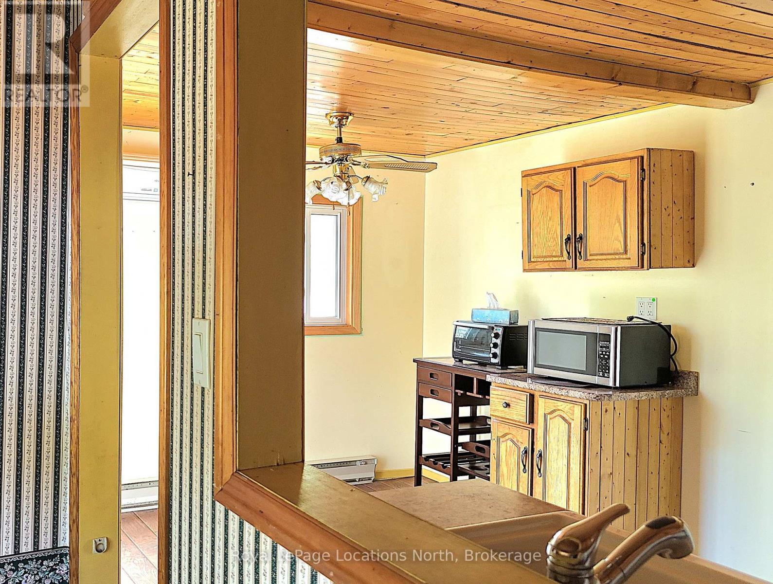 25 Balmoral Avenue, Tiny, Ontario L0L 1P1 - Photo 12 - S12155019