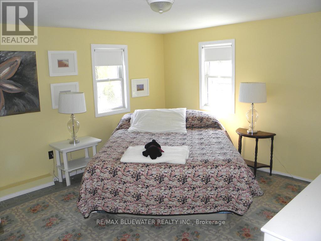 6493 West Parkway Drive, Lambton Shores, Ontario  N0N 1J2 - Photo 25 - X12092843