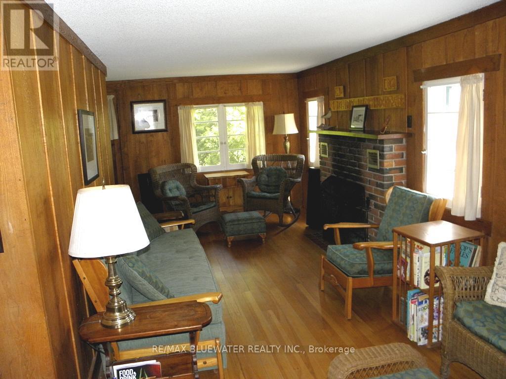 6493 West Parkway Drive, Lambton Shores, Ontario  N0N 1J2 - Photo 14 - X12092843